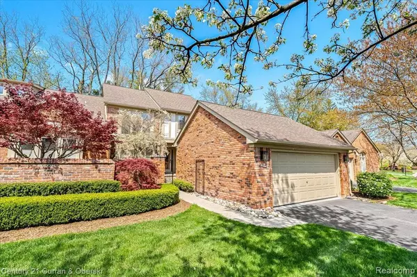 Bingham Farms, MI 48025,24034 BINGHAM POINTE Drive