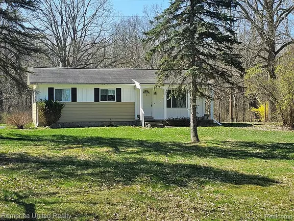 5220 IOSCO Road, Webberville, MI 48892