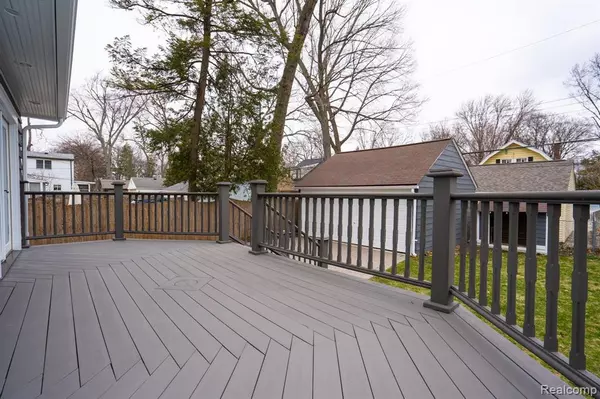 Pleasant Ridge, MI,29 FAIRWOOD Boulevard