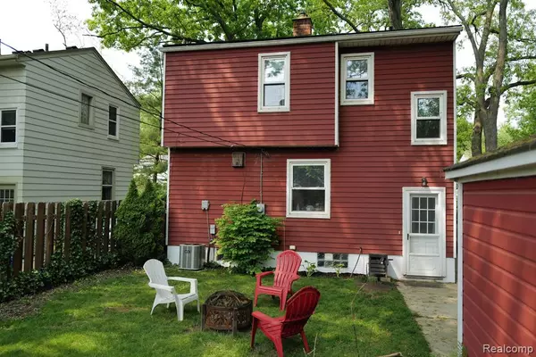 Grosse Pointe Woods, MI 48236,2217 HAMPTON Road