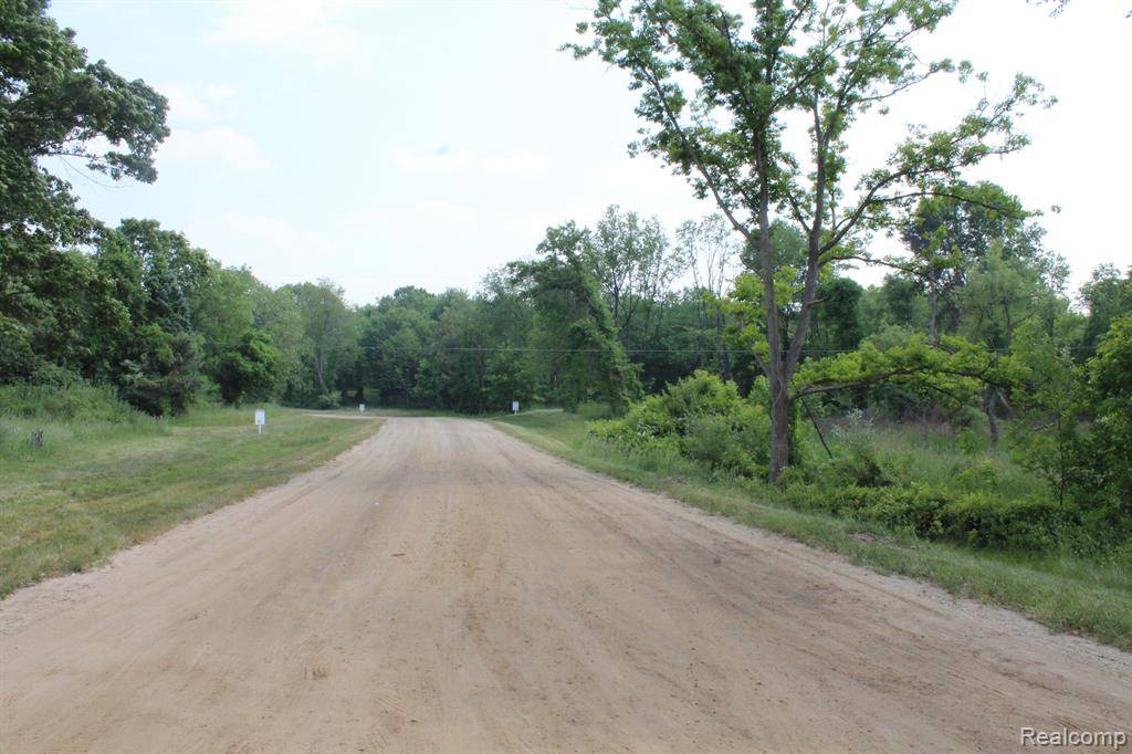 Milford, MI 48381,2722 Twin Oaks Drive