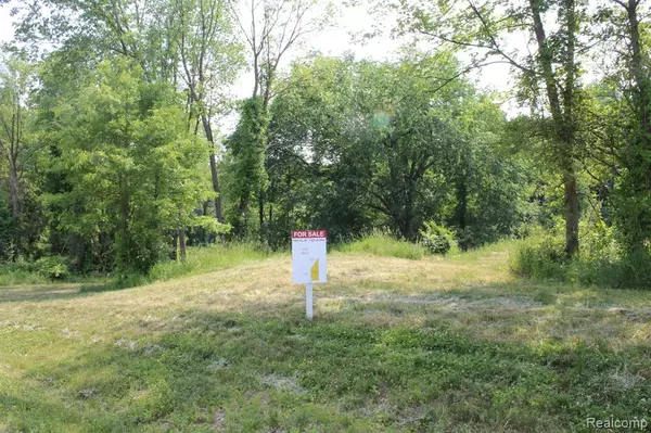 Milford, MI 48381,2722 Twin Oaks Drive