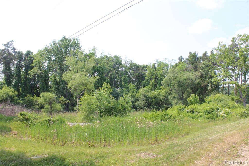 Milford, MI 48381,2722 Twin Oaks Drive