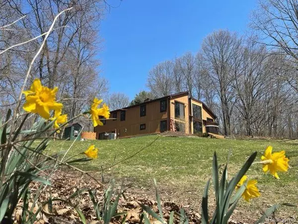 Ortonville, MI 48462,1306 KENT Road