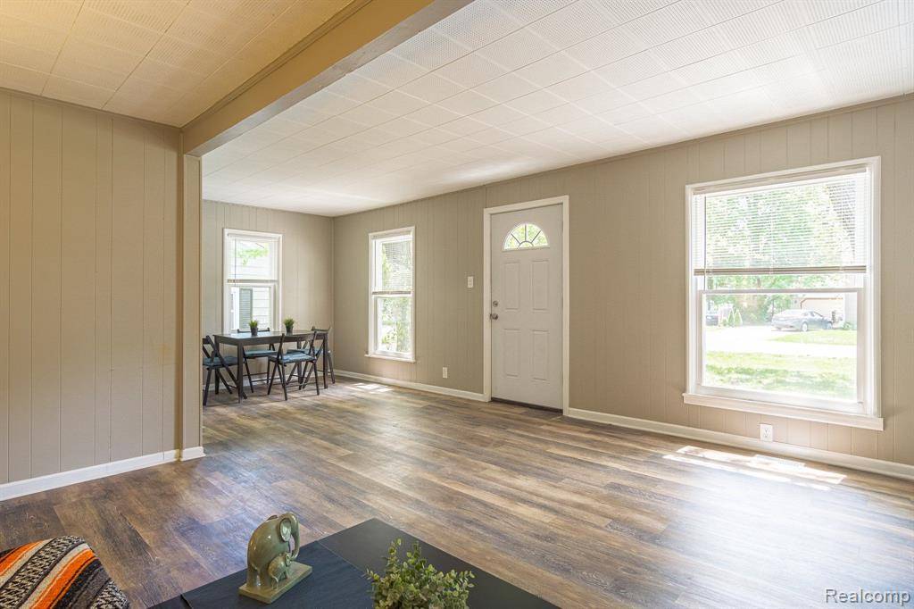 Farmington Hills, MI 48335,33824 RHONSWOOD Street