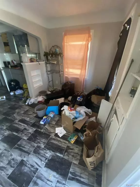 Detroit, MI 48205,15410 FAIRMOUNT Drive