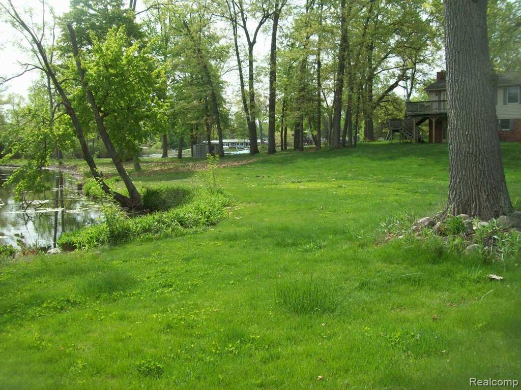 Wolverine Lake, MI 48390,00 SOLANO Drive
