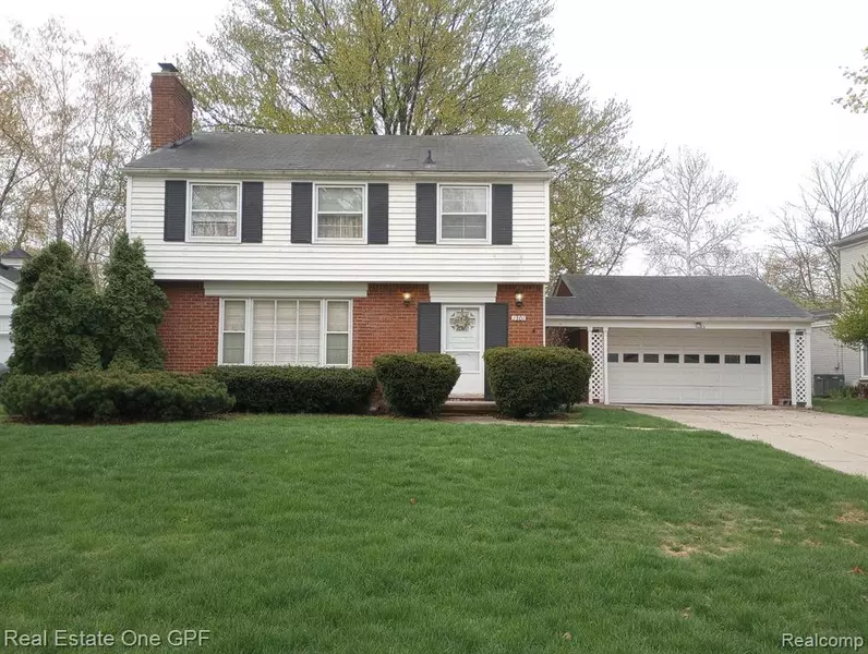 1301 N OXFORD Road, Grosse Pointe Woods, MI 48236