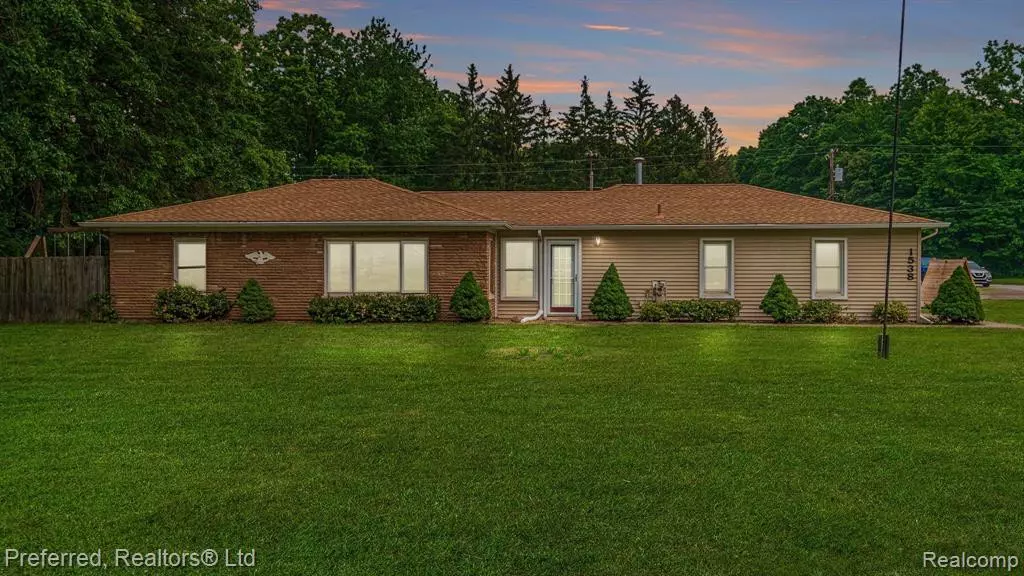 New Boston, MI 48164,1538 Oakville Waltz Road