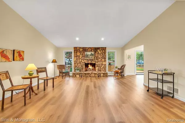 Harrison Township, MI,31709 N RIVER Road