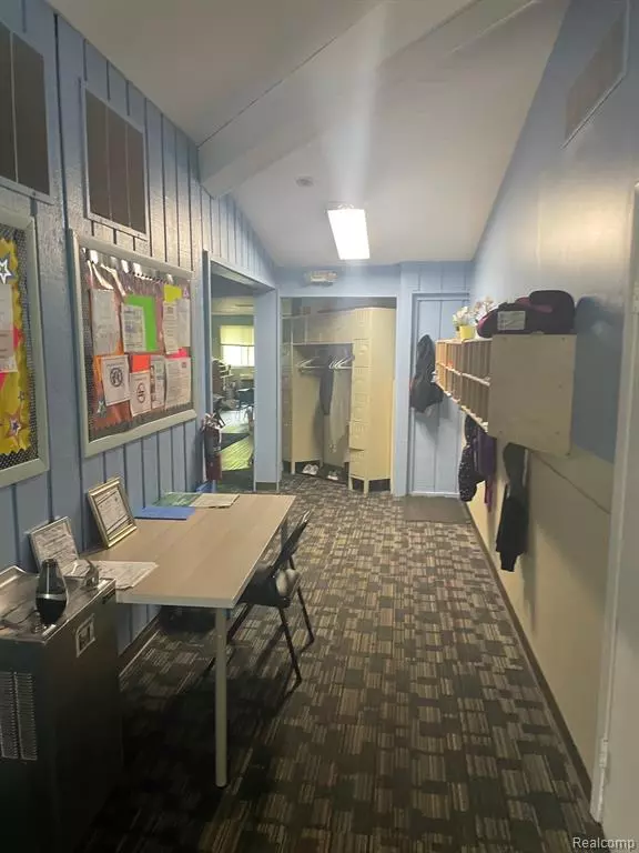 Romulus, MI 48174,27975 EUREKA Road