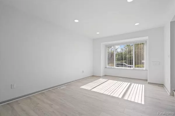 Ferndale, MI 48220,21078 MITCHELLDALE Avenue