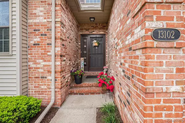 Fenton, MI 48430,13102 HARBOR LANDINGS Drive