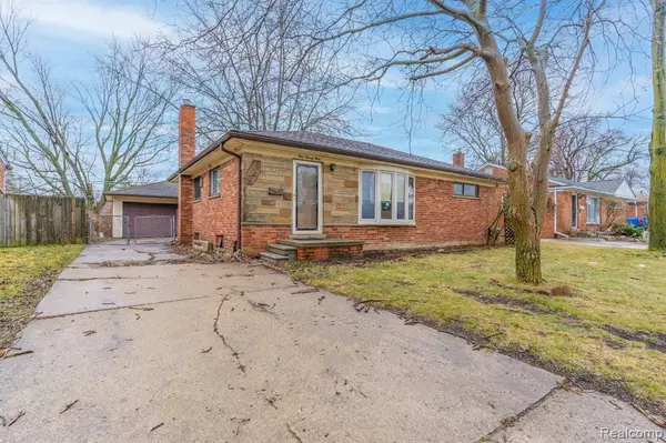 Mount Clemens, MI 48043,929 HARRINGTON Street
