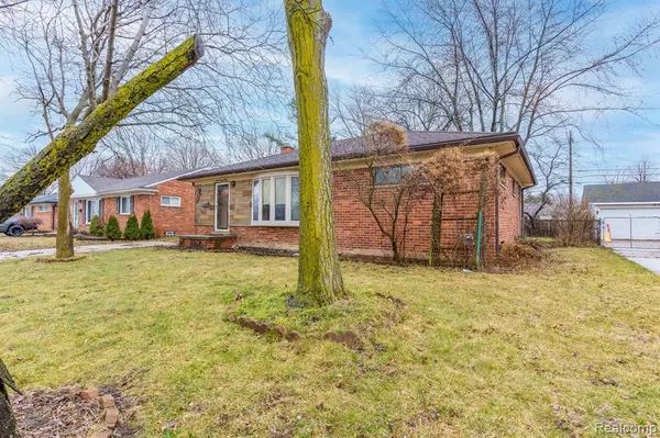 Mount Clemens, MI 48043,929 HARRINGTON Street