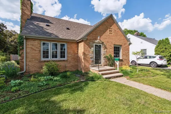 Lansing, MI 48910,1203 PERSHING Drive
