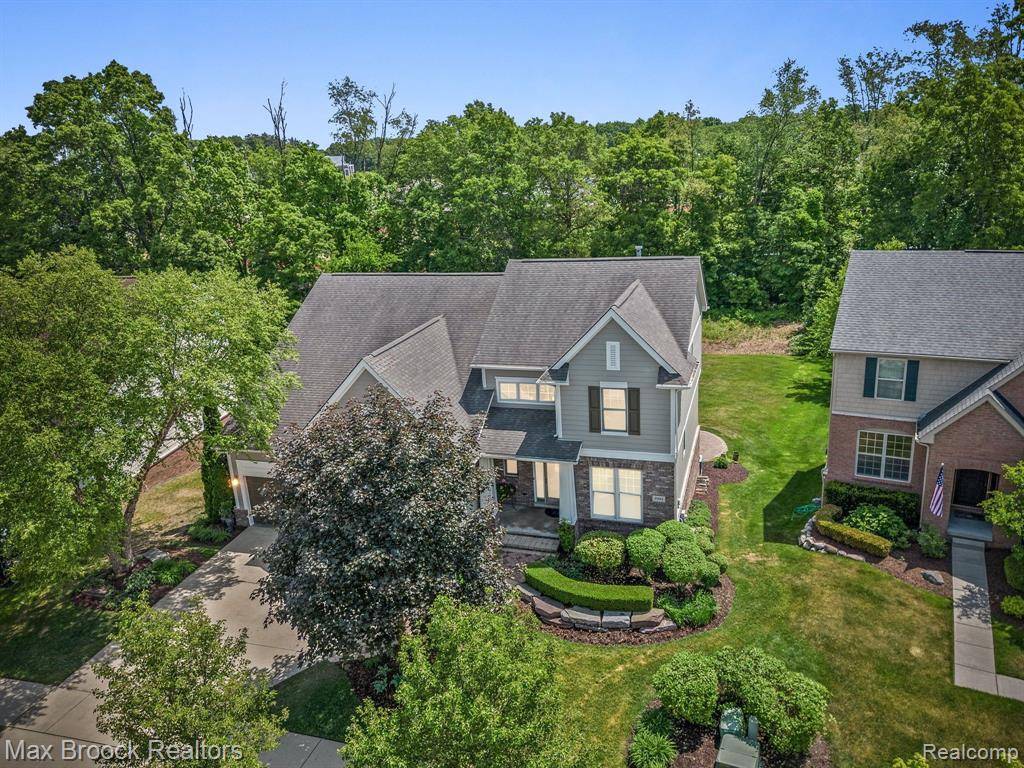 5994 Strawberry Circle, Commerce Twp, MI 48382