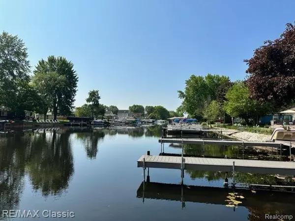 Pinckney, MI 48169,10825 WYNNS Road