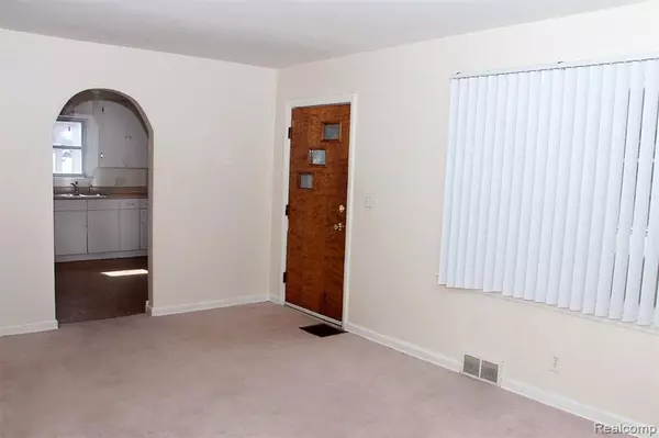 Lansing, MI 48910,715 W Holmes