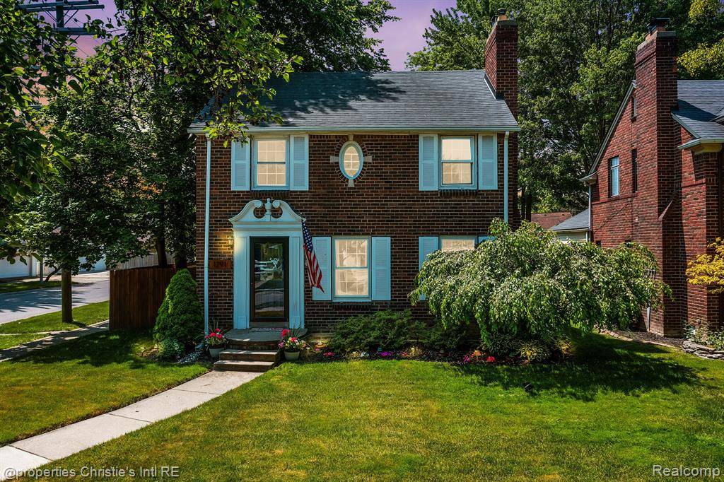 Grosse Pointe Woods, MI 48236,1291 Roslyn Road