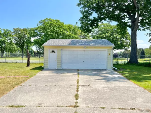 Fort Gratiot, MI 48059,4028 HELEN Avenue