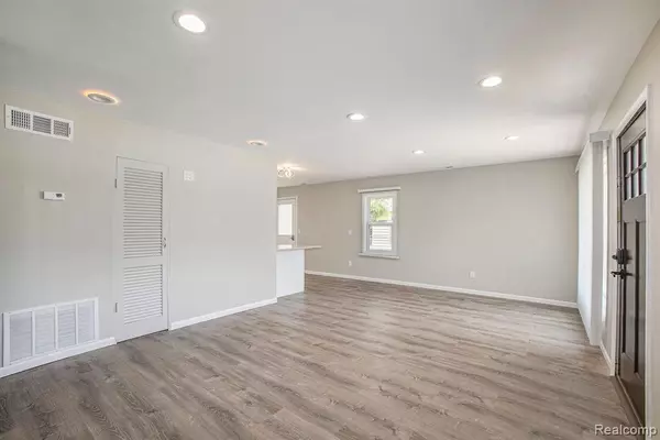 Auburn Hills, MI 48326,2937 E WALTON Boulevard