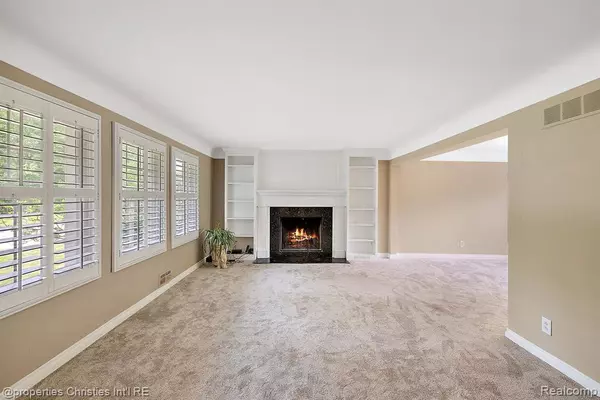 Beverly Hills, MI 48025,32870 ROBINHOOD Drive