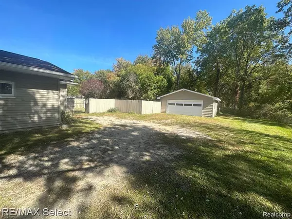 Davison, MI 48423,5496 N STATE Road
