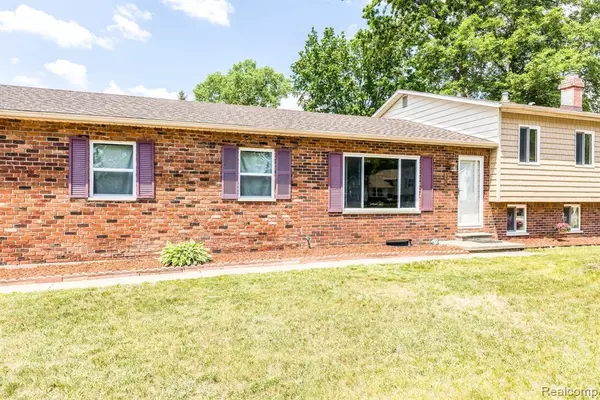 896 SAINT JAMES Street, Marysville, MI 48040
