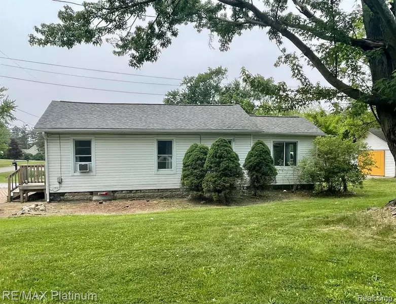 1074 HANNA Drive, Grand Blanc, MI 48439