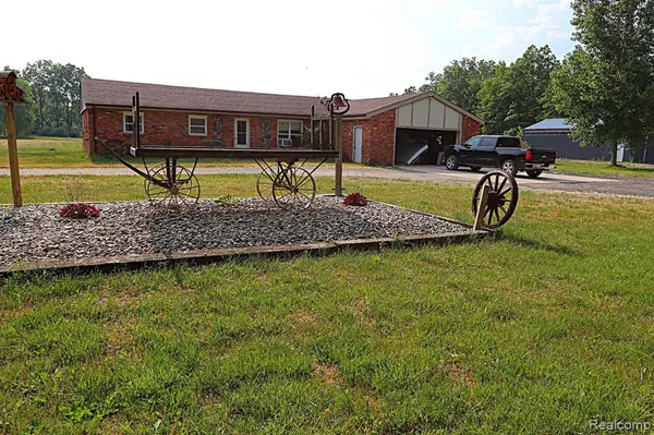 29100 MARTINSVILLE Road, New Boston, MI 48164
