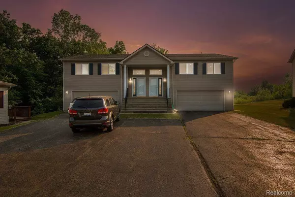 Grand Blanc, MI 48439,9549 OVERLOOK Court