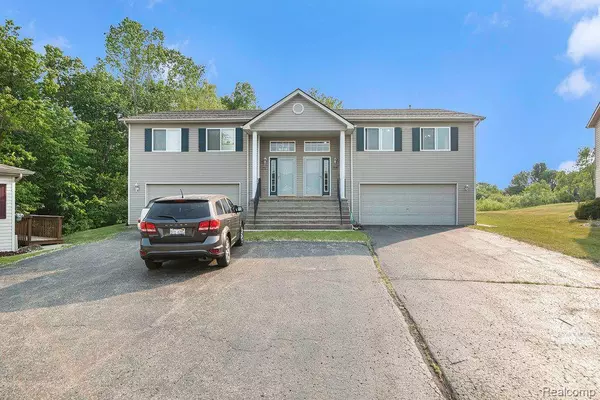 Grand Blanc, MI 48439,9549 OVERLOOK Court