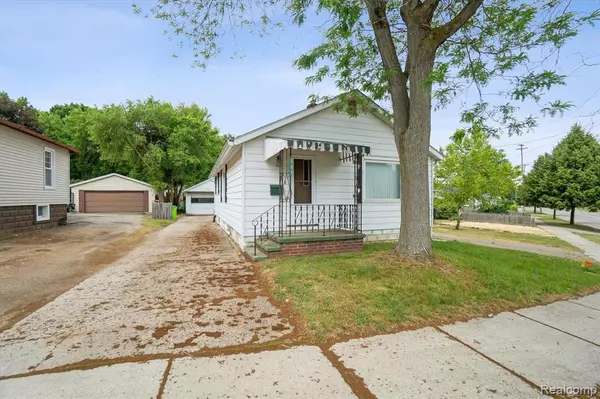 Fenton, MI 48430,300 S ADELAIDE Street
