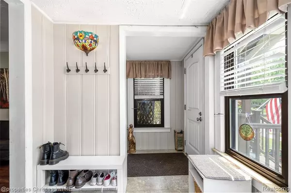 Beverly Hills, MI 48025,16228 BIRWOOD Avenue