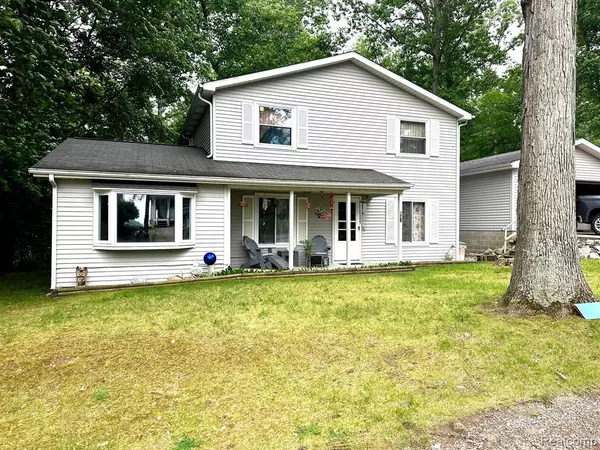 Columbiaville, MI 48421,632 LAKESHORE Drive