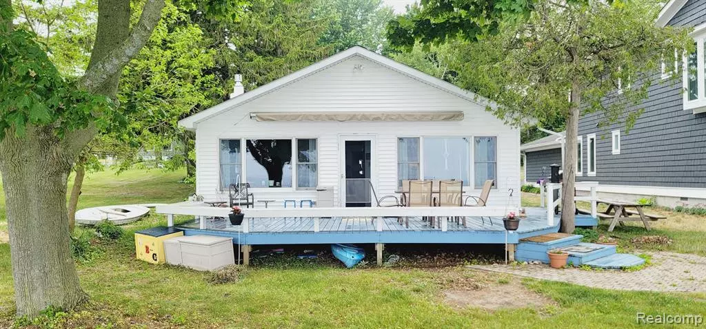 8136 LAKESHORE Road, Burtchville, MI 48059
