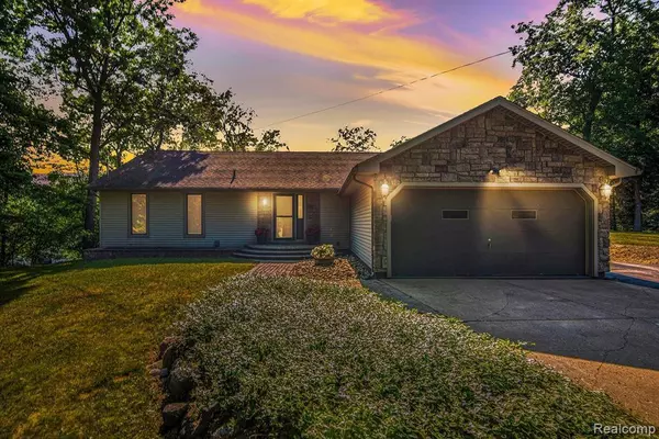 Fenton, MI 48430,11659 Clairmont Drive