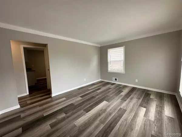 Madison Heights, MI 48071,384 W ROWLAND Avenue