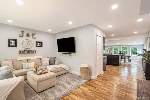 Fenton, MI 48430,729 WOODBINE Drive