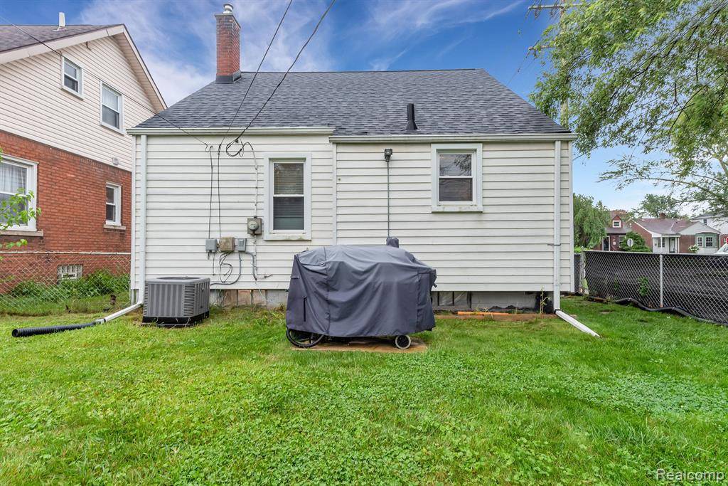Lincoln Park, MI 48146,1592 ETHEL Avenue