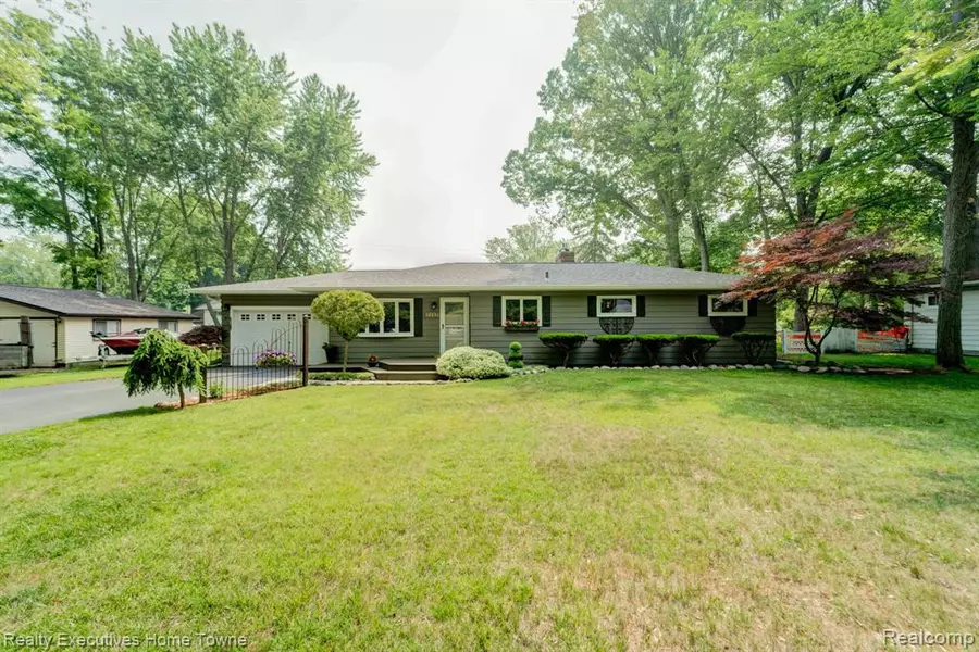 2980 PINEWOOD Drive, Port Huron, MI 48060