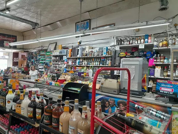 Detroit, MI 48215,13016 MACK Avenue