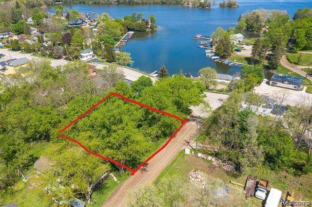 1469 Milmine Street, Leonard, MI 48367
