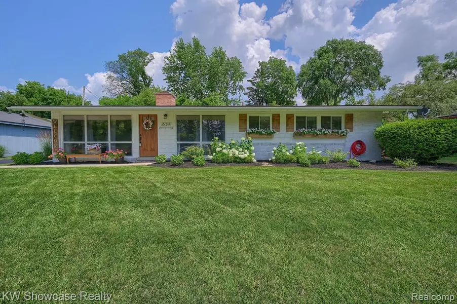 2104 GLENCOVE Road, Wolverine Lake, MI 48390
