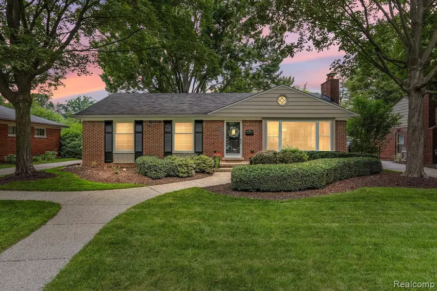 15948 Dunblaine Avenue, Beverly Hills, MI 48025