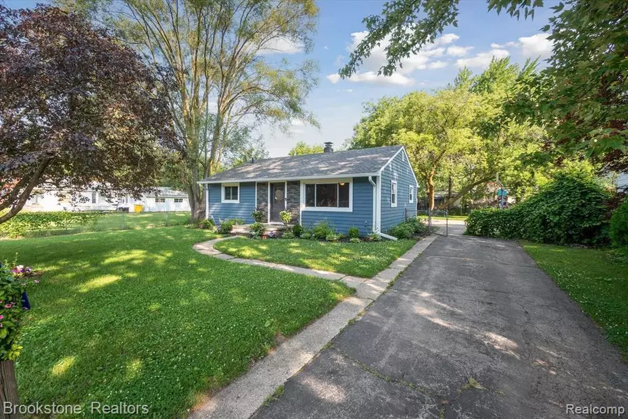 7579 NICHOLS Street, Utica, MI 48317