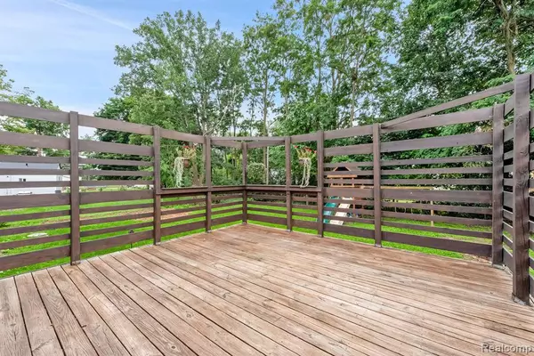 Wolverine Lake, MI 48390,525 WOLVERINE E Drive