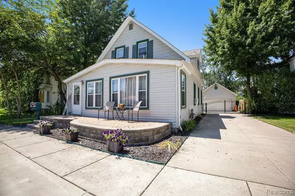 1109 MARKET Street, Algonac, MI 48001