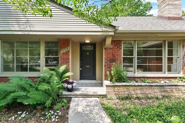 Grosse Pointe Park, MI 48230,1033 CADIEUX Road